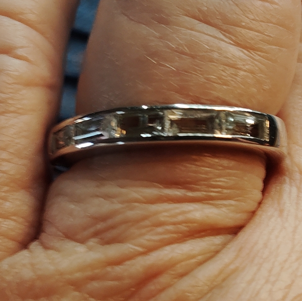 🔥 DREAMY BAGUETTES OF PURE WHITE TOPAZ IN A STERLING BAND. RING SIZE - 10